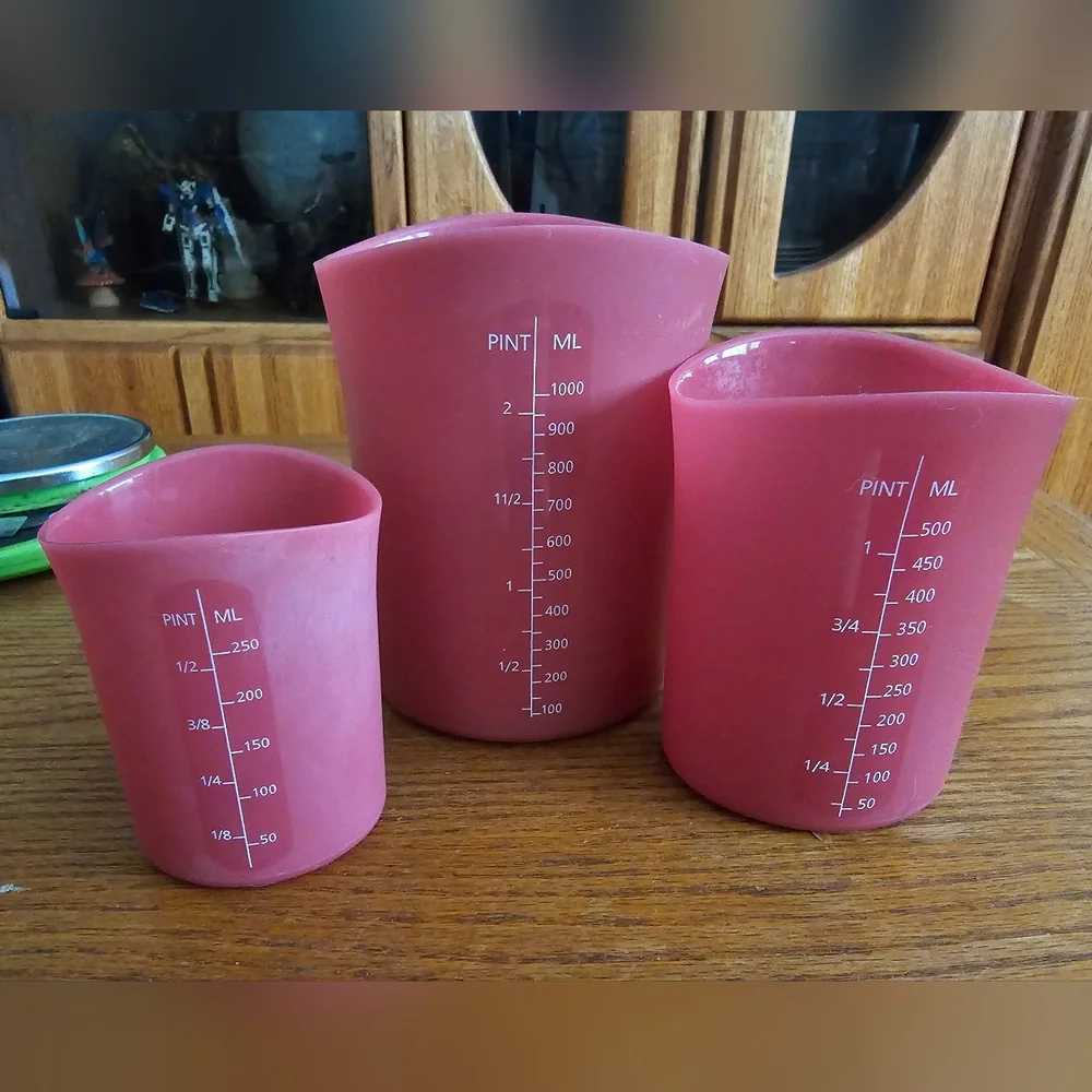Set Of 3 Red Silicone Flexible StackableMeasuring Cups Curtis Stone Pre-Owned